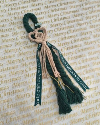 72  α  γουρι μακραμε καρδουλα (1)